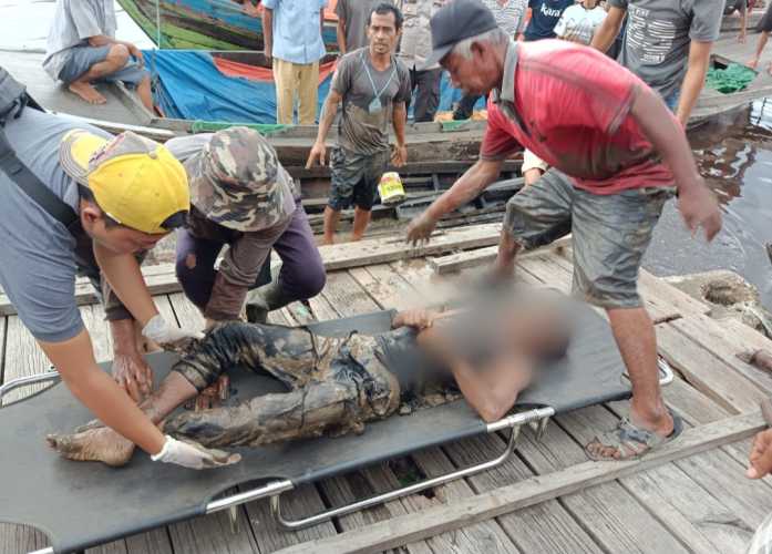 Geger...! Warga Kelurahan Teluk Pinang Temukan Mayat yang Mengapung