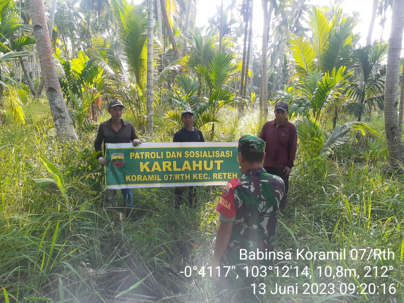 Semangat Kuat, Babinsa Koramil 07/Reteh Terus Lakukan Patroli Demi Keamanan Bersama