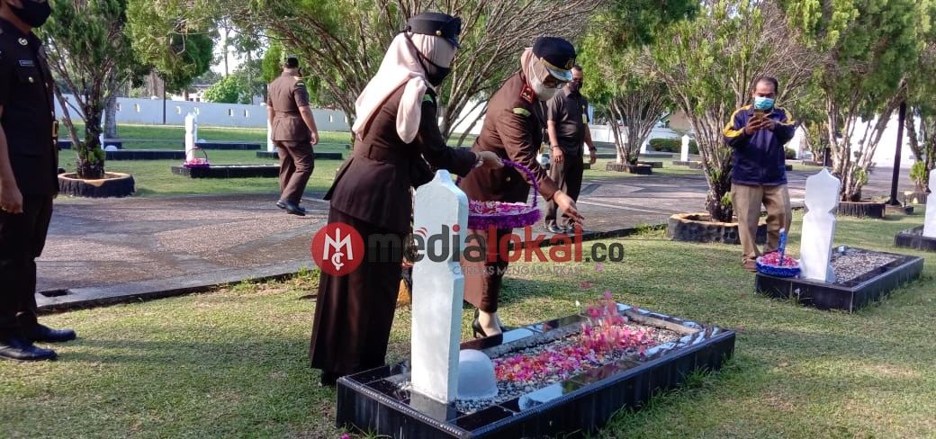 HUT HBA 60, Kejari Bengkalis Gelar Upacara di Taman Makam Pahlawan Kusuma Satria