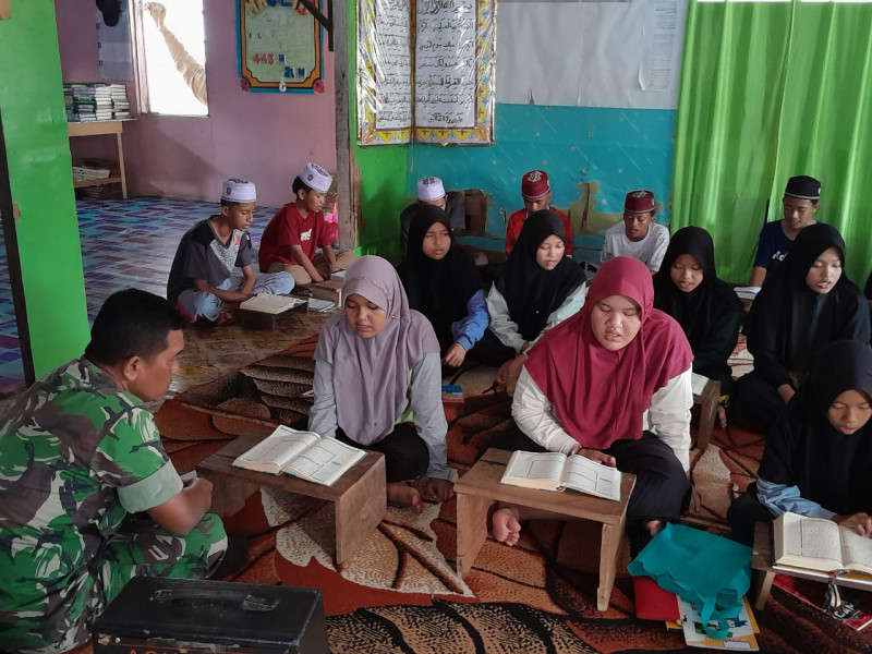 Babinsa Koramil 04/Kdr Lakukan Pembinaan Terhadap Anak-anak Tahfidz