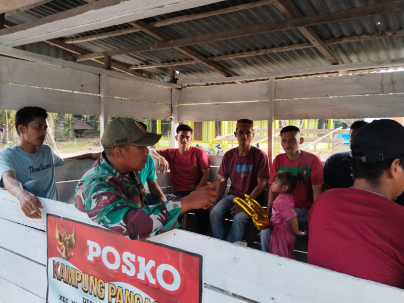 Wujudkan Kedekatan dan Kebersamaan Melalui Komsos Babinsa Koramil 09/Kmg