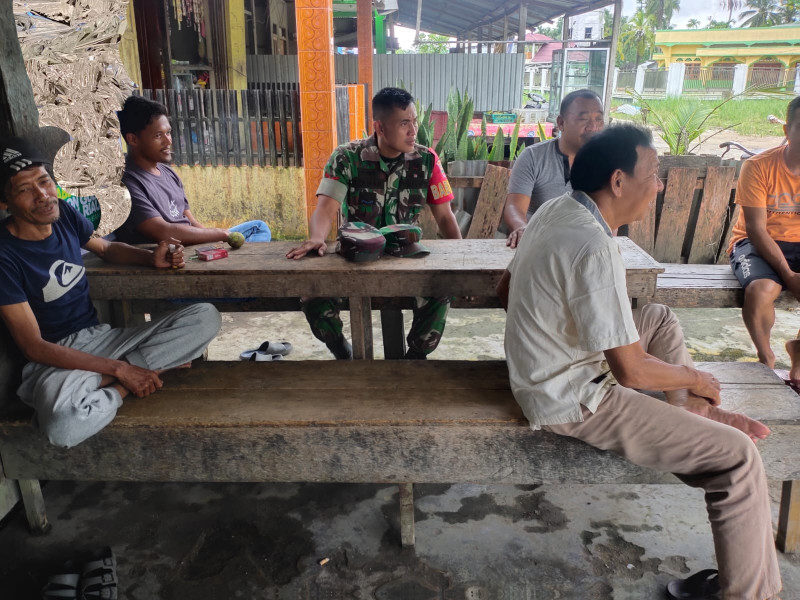 Koramil 07/Reteh Jalin Komunikasi Sosial Dengan Warga Guna Jaga Kedekatan dan Kekompakan