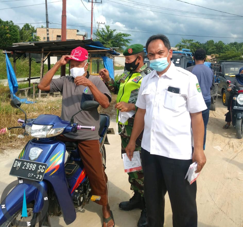 Tingkatkan Kedisiplin Warga, Babinsa intensif laksanakan Himbauan Protokol Kesehatan Di Pasar