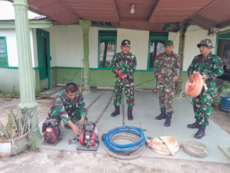 Personil Koramil 05/Gas Melaksanakan Kegiatan Pengecekan Alat Pemadam Karhutla