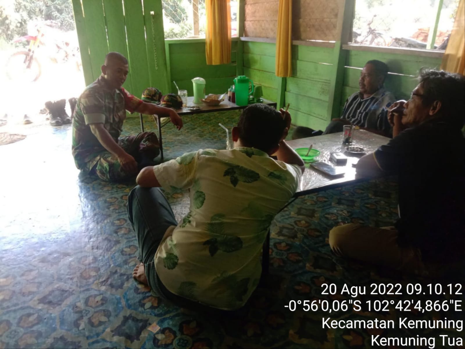 Sertu Adenan Hayat Tetap Lakukan Komsos Guna Jalin Hubungan Yang Harmonis