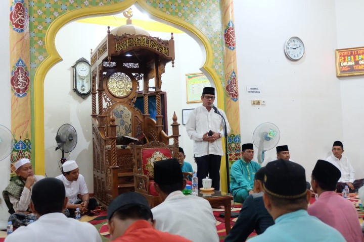 Pj Bupati Inhil Hadiri Isra' Mi'raj Di Masjid Miftahul Jannah Tembilahan