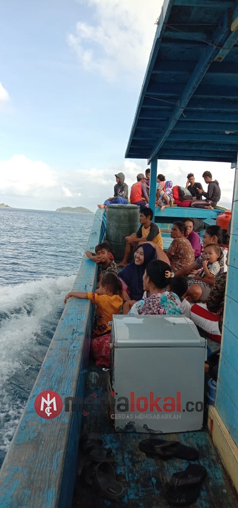 49 Orang Warga Pulau Mentebung Lakukan Perekaman E-KTP