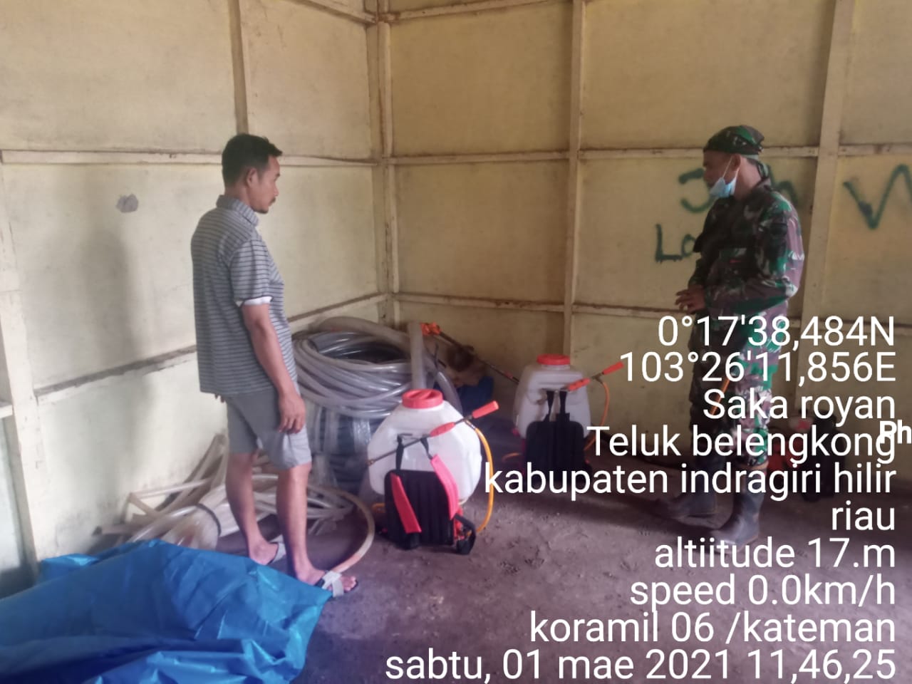 Cek Alat Damkar Antisipasi Karhutla, Babinsa Sakarotan Sampaikan Hal ini