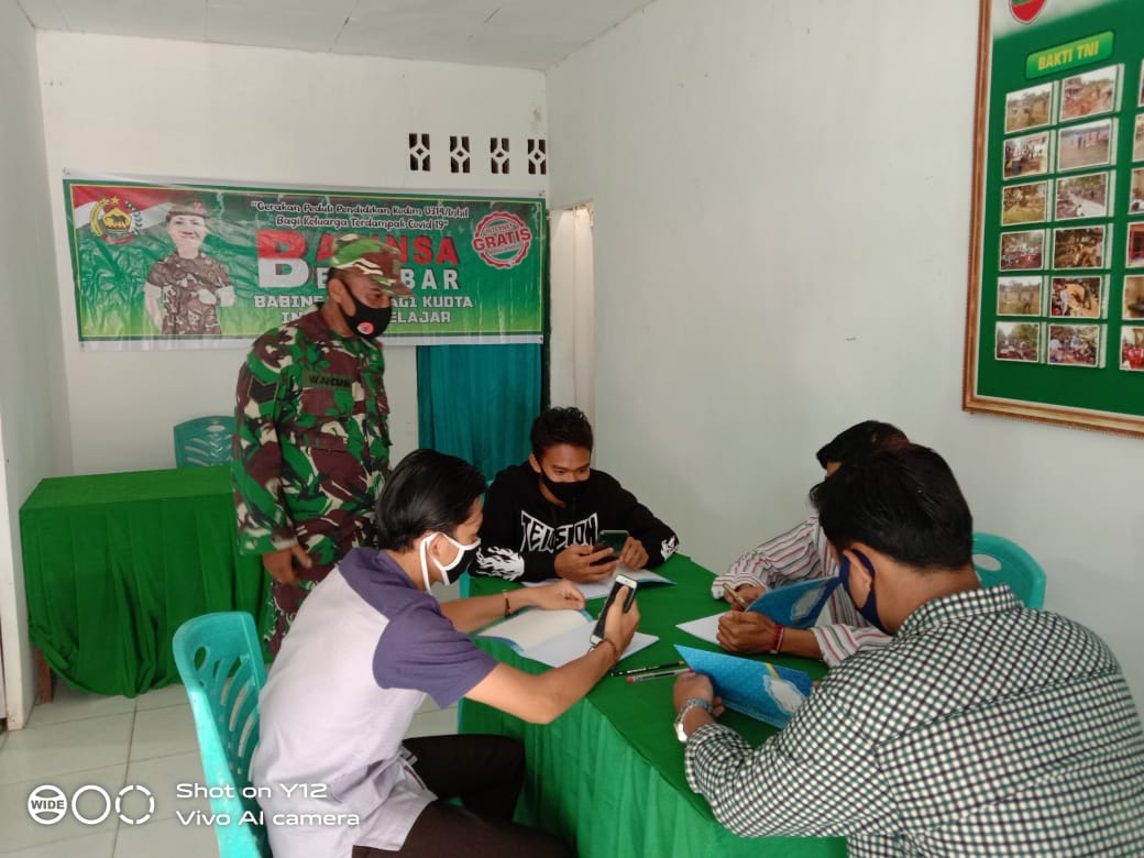 Koramil 03/Tempuling Kodim 0314/Inhil Dampingi Siswa Siswi Belajar Daring