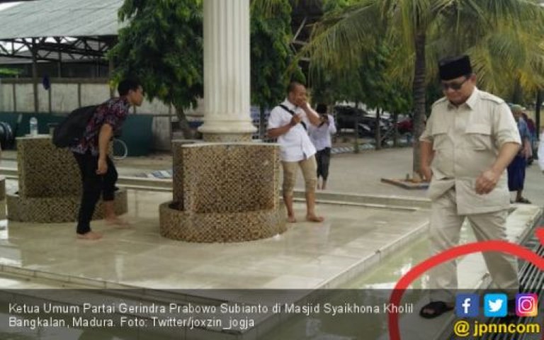 Prabowo Injak Batas Suci Masjid? ini Penjelasannya