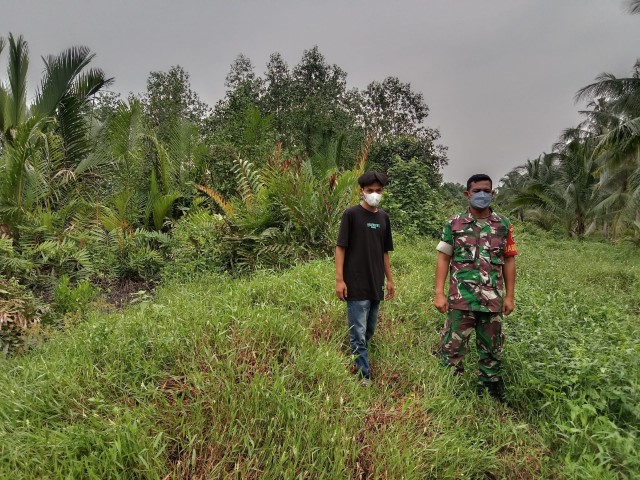 Peduli Terhadap Karlahut, Babinsa Koramil 04/Kuindra Tetap Lakukan Patroli