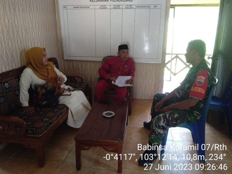 Lurah Bersama Aparatur Kelurahan, Koramil 07/Reteh Saling Bersinergi Mendukung Tupok di Kelurahan