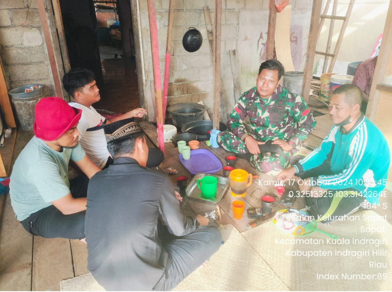 Tanamkan Jiwa Patriot Bersama Babinsa Koramil 04/Kuindra Melalui Komsos di Binaan