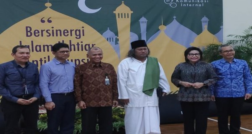 Kemarin UAS, Hari Ini Giliran Gus Muwafiq Ceramah di KPK