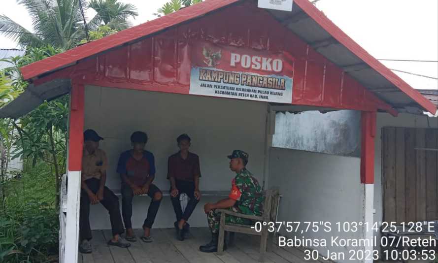 Sertu Yadi Yanto Lakukan Komsos Kepada Para Pelajar Kampung Pancasila