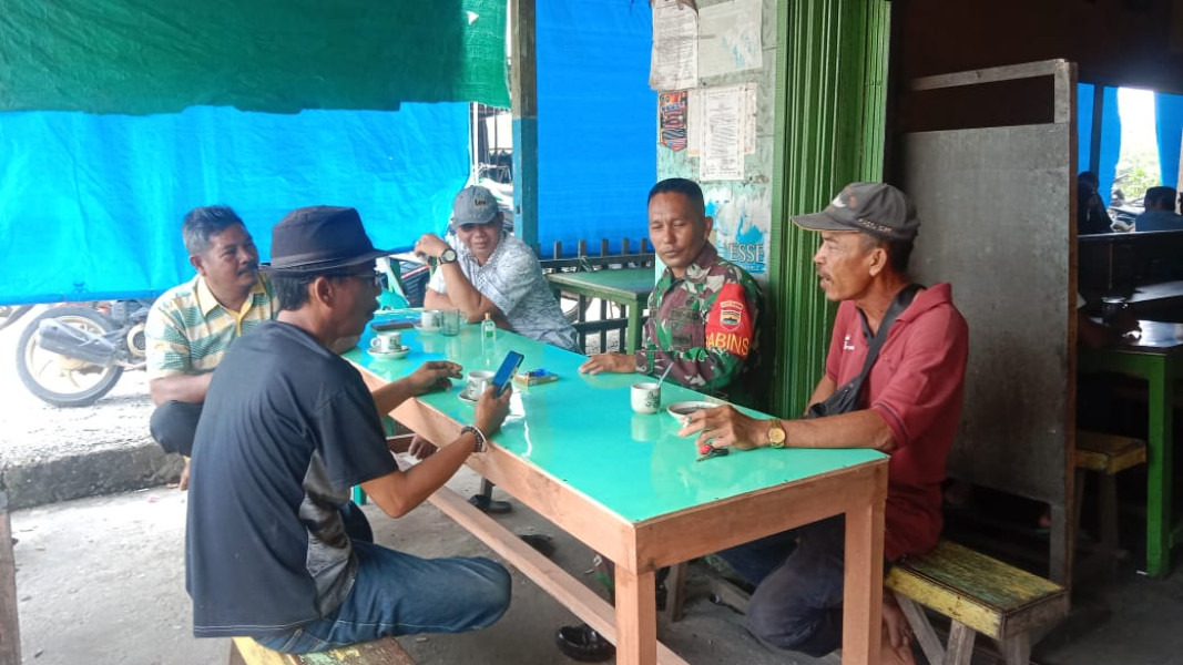 Babinsa Koramil 05/GAS Kodim 0314/Inhil Kopda Umar Nasution Komsos Bersama Pemuda dan Warga Binaan