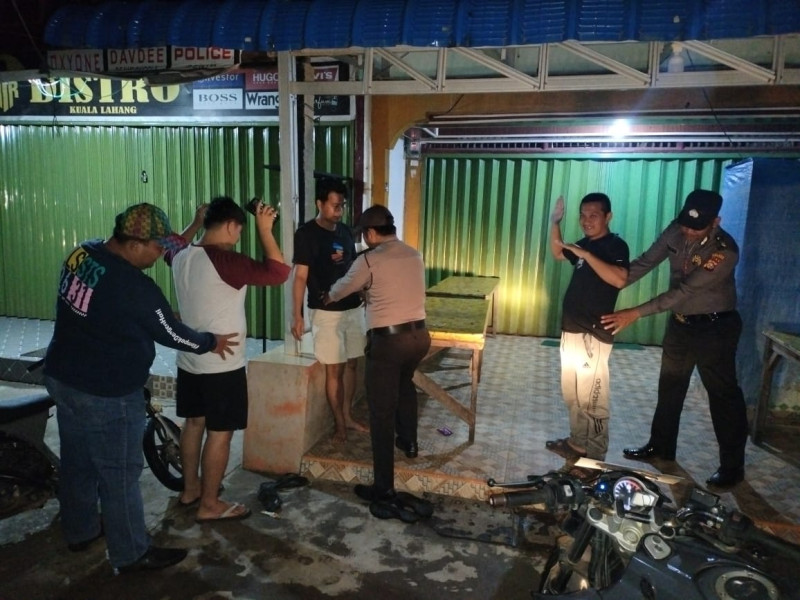 Tingkatkan KRYD di Kelurahan Lahang Hulu Bersama Personil Polsek Gaung Untuk Mengantispasi Tindak Kejahatan