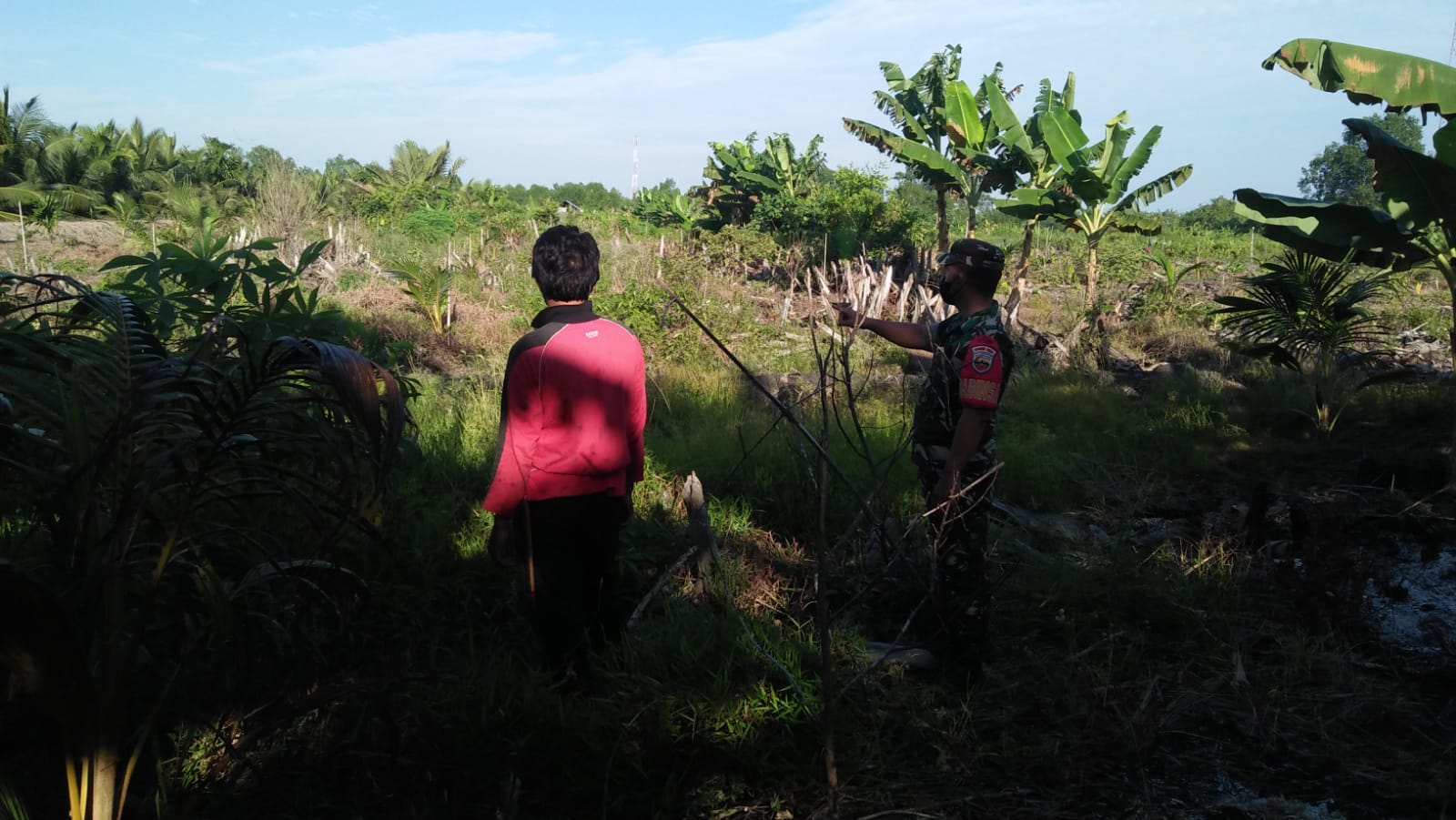 Babinsa Koramil 04/Kuindra Sosialisasikan Pencegahan Karhutla Bersama Masyarakat Peduli Api