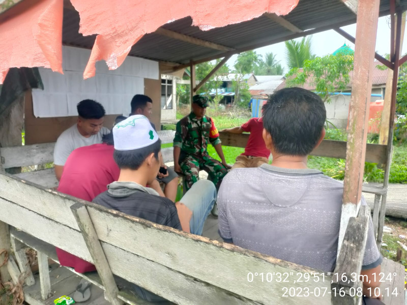 Koramil 10/Pelangiran Utamakan Hidup Rukun Bersama Tokoh Pemuda Wilayah Binaan