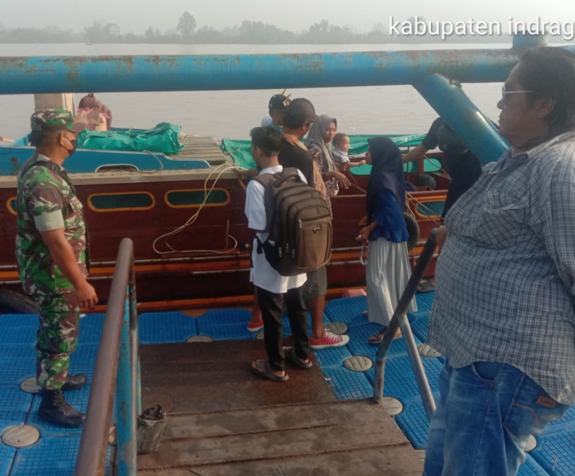 Babinsa Koramil 07/Reteh Tetap Laksanakan Pengawasan Terhadap Penumpang