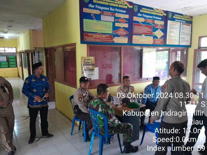 Babinsa Pelda Nofiandi Bersama Perangkat Lurah dan Polri Ciptakan Pemilu Damai di Binaan