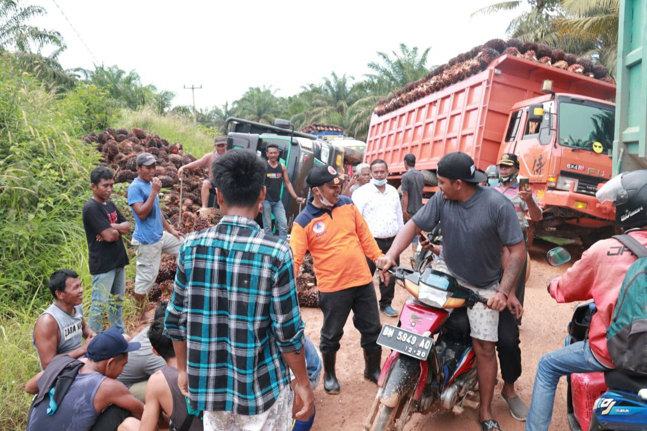Tronton dan Fuso Gasak Jalan Gajah Mada, Wabup Bagus S Ajak Pengusaha Peduli