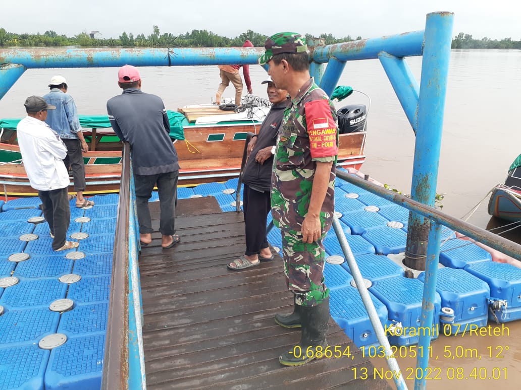 Tetap Jalankan Prokes Di Wilayah Bersama Babinsa Koramil 07/Reteh