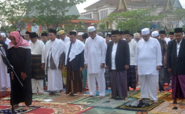 MUI Riau Imbau Sholat Idulfitri 1442 H Dilaksanakan di Rumah