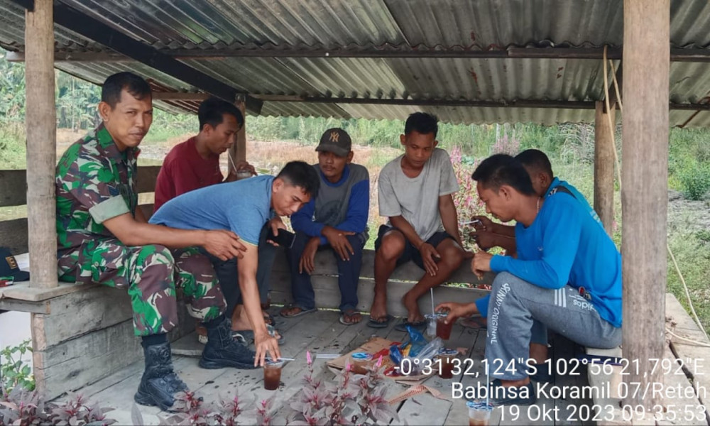 Koramil 07/Reteh Ingatkan Warga Untuk Terus Menjaga Keamanan di Lingkungan