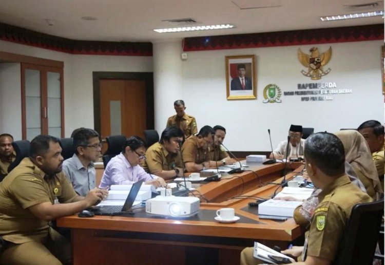 Dalam Rangka Ranperda Terkait RTRW Tahun 2023-2043, Bapemperda DPRD Provinsi Riau Adakan Rapat