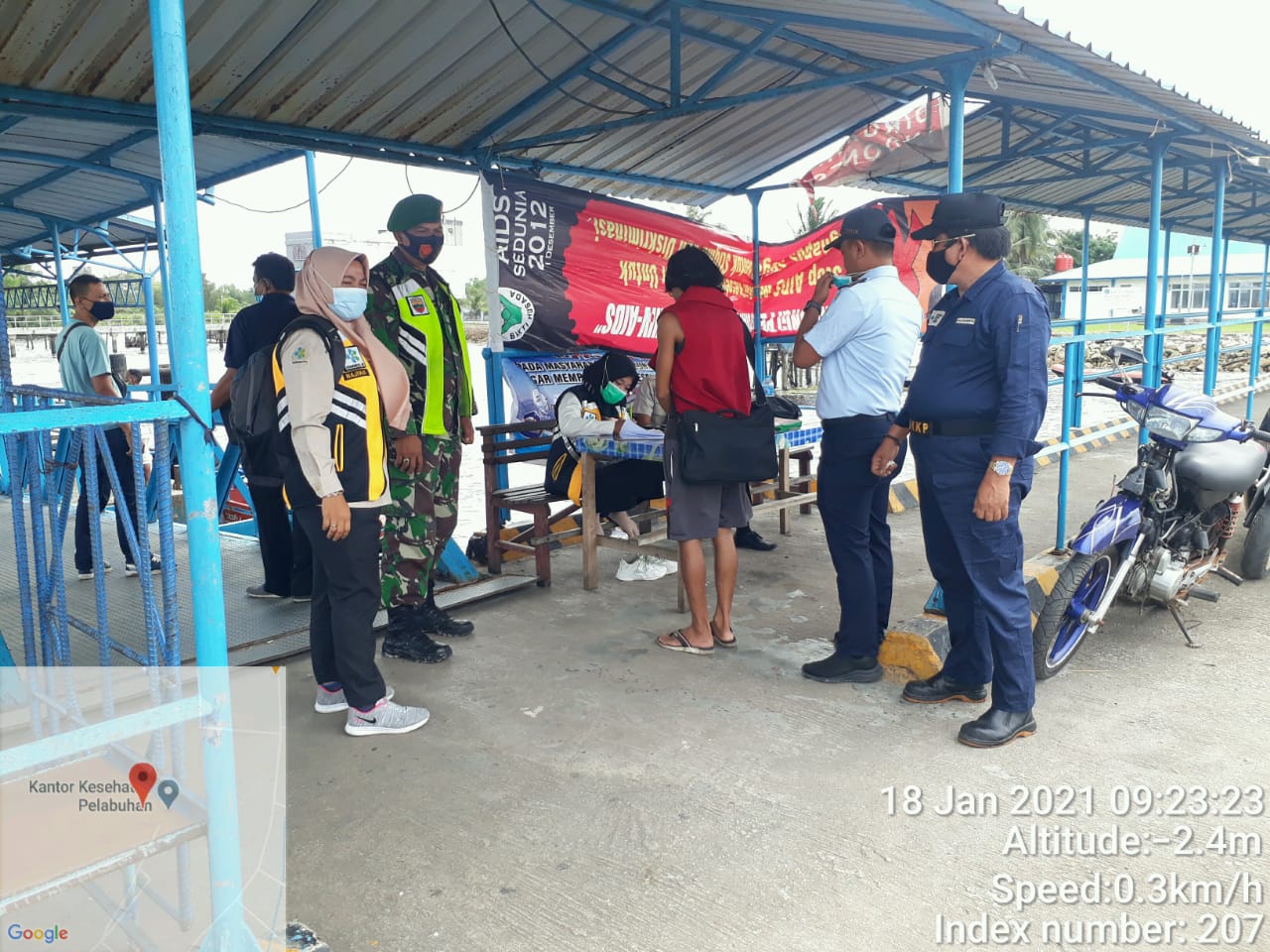 Personil Koramil 06/Kateman Tinjau Akfititas Masyarakat di Pelabuhan HK