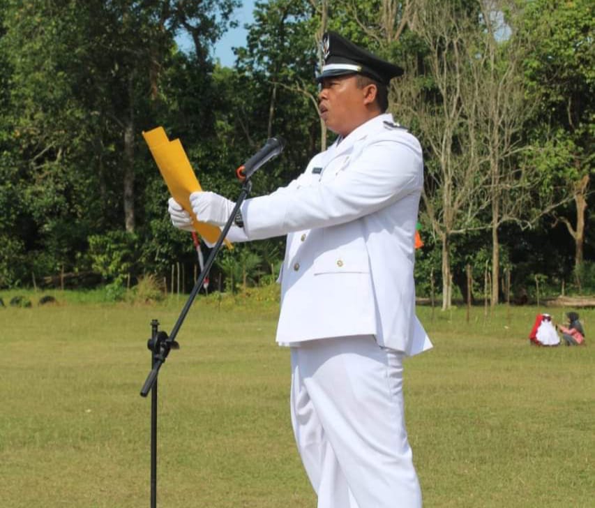 Pimpin Upacara Proklamasi HUT RI Ke-77, Kades Sekara: Pelayanan Nomor Wahid