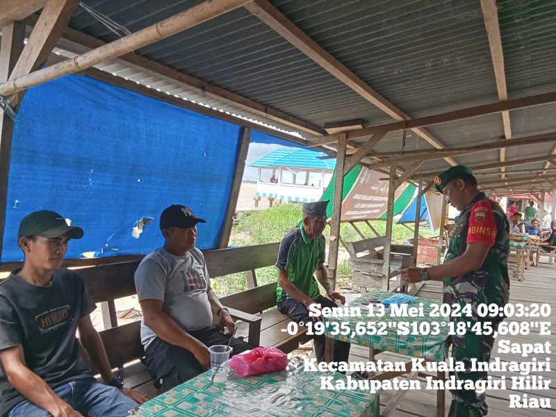 Babinsa Koramil 04/Kuindra Pupuk Jiwa-Jiwa Pancasila Melalui Komsos Dengan Warga