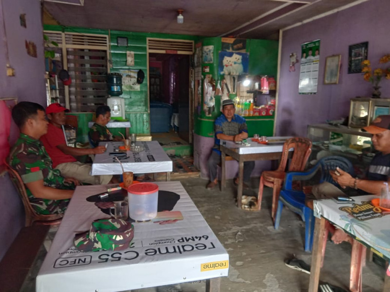 Komsos di Kampung Pancasila, Ini Pesan Babinsa Koramil 03/Tpl Praka Chandra ke Warga Kelurahan Sungai Salak