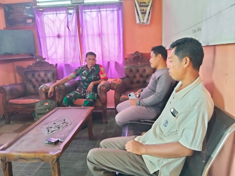 Ciptakan Kedekatan, Babinsa Pratu Salman Jalin Komunikasi Sosial Dengan Masyarakat