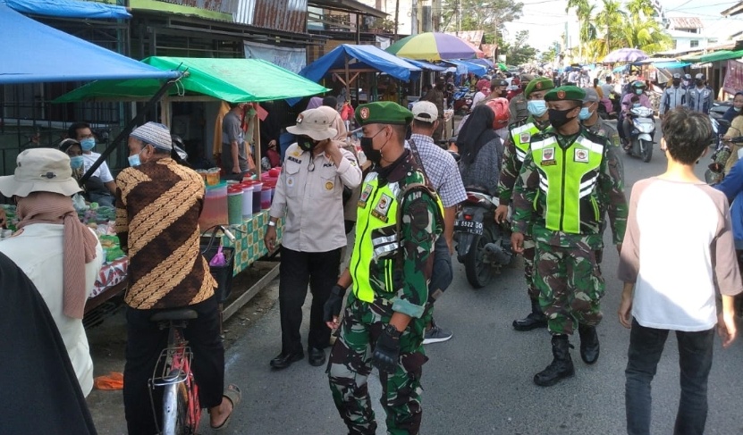 Puasa Hari ke-2 di Tembilahan, Kodim 0314/Inhil dan Satgas Pantau Aktifitas Pasar