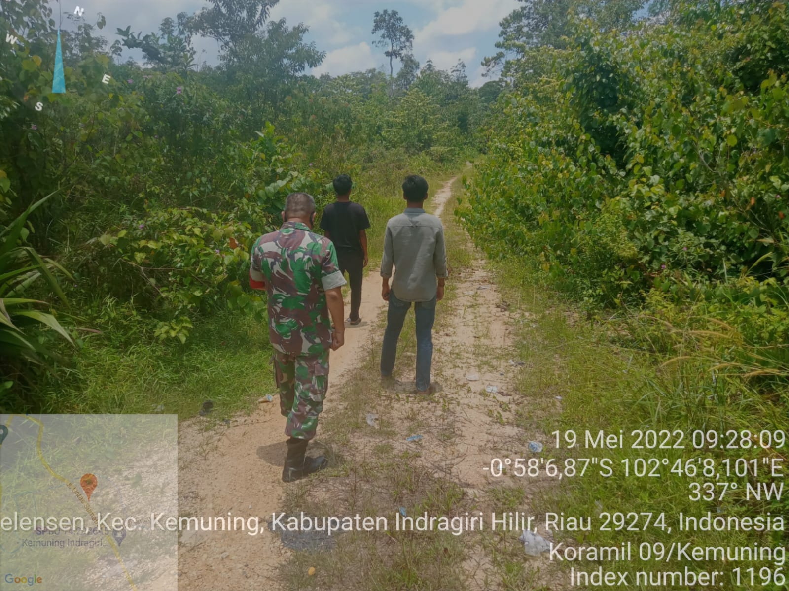 Babinsa Koramil 09/Kemuning Lakukan Himbauan Kepada Warga Terkait Karhutla