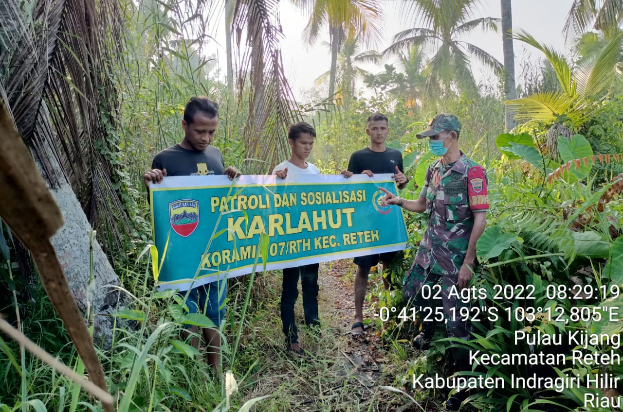 Patroli Rutin Karhutla Oleh Babinsa Koramil 07/Reteh di Wilayah