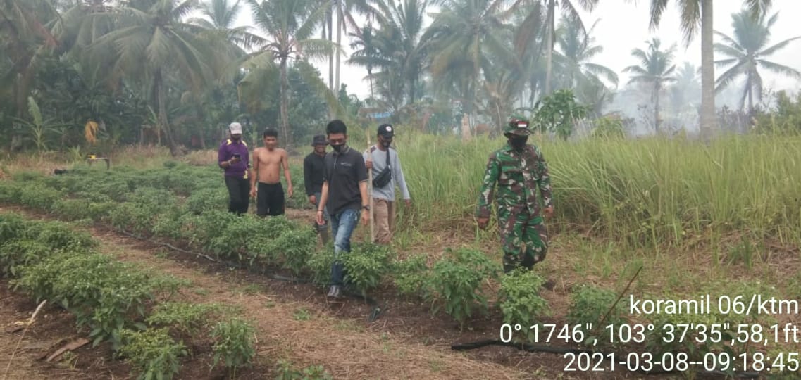 Bersama Masyarakat, Personil Koramil 06/Kateman Patroli Karhutla di Desa Makmur Jaya