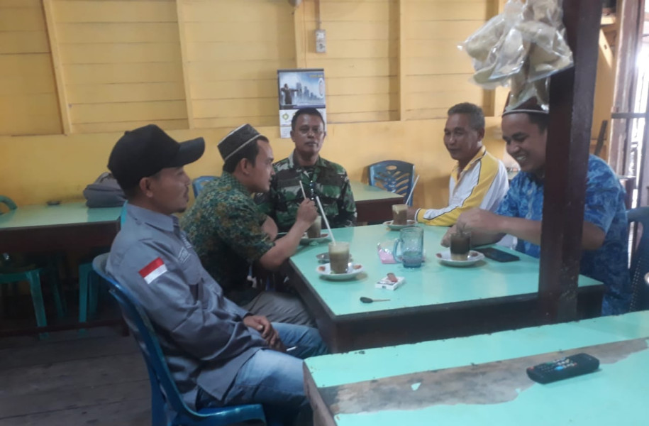 Komsos Terus Jaga Hubungan Baik, Babinsa Koramil 05/Gas Serma Sasmito Komsos Bersama Masyarakat