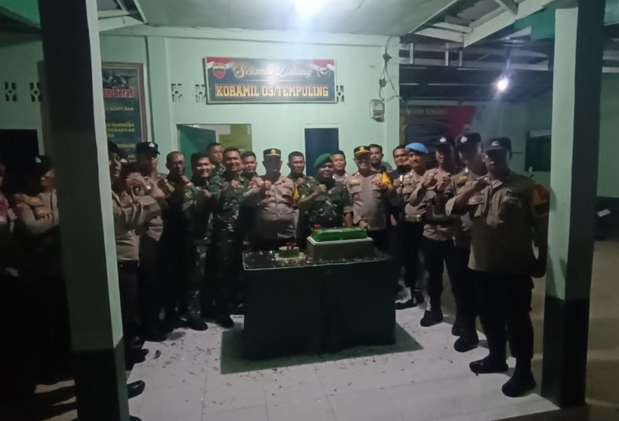 Koramil 03/Tpl Menerima Kejutan dari Polsek Tempuling Dan Kempas Pada HUT TNI Ke-79 Tahun 2024