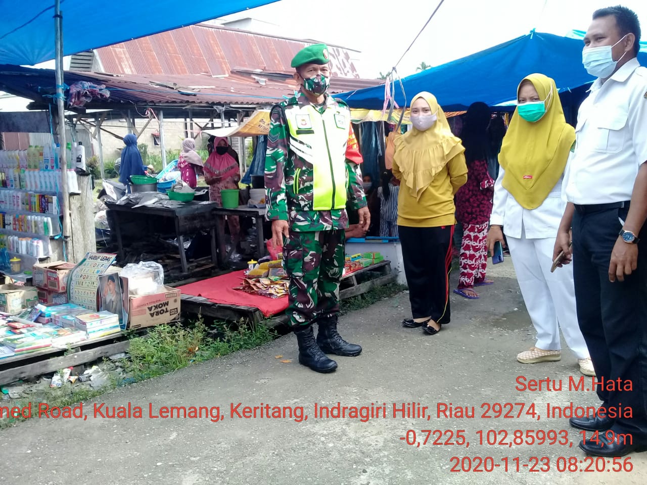 Penegakan Protkes di Pasar Kuala Lemang, Ini Pesan Babinsa Koramil 09/Kemuning