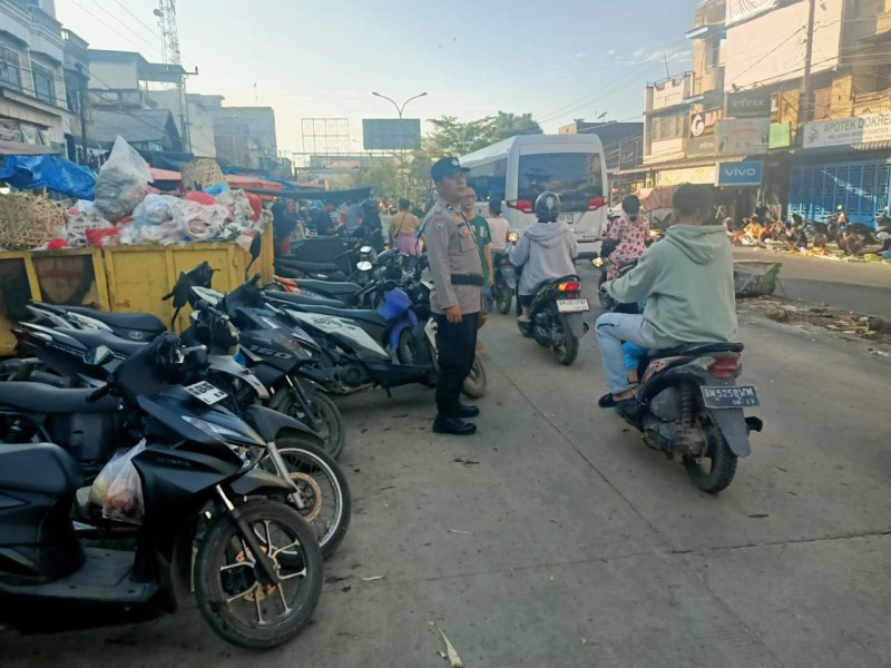 Fokus Giat Pusat Pasar Bagan Batu Strong Poin Pagi Cegah Kemacetan dan Jaga Kamtibmas Fokus Giat Pusat Pasar Bagan Batu Strong Poin Pagi Cegah Kemacetan dan Jaga Kamtibmas