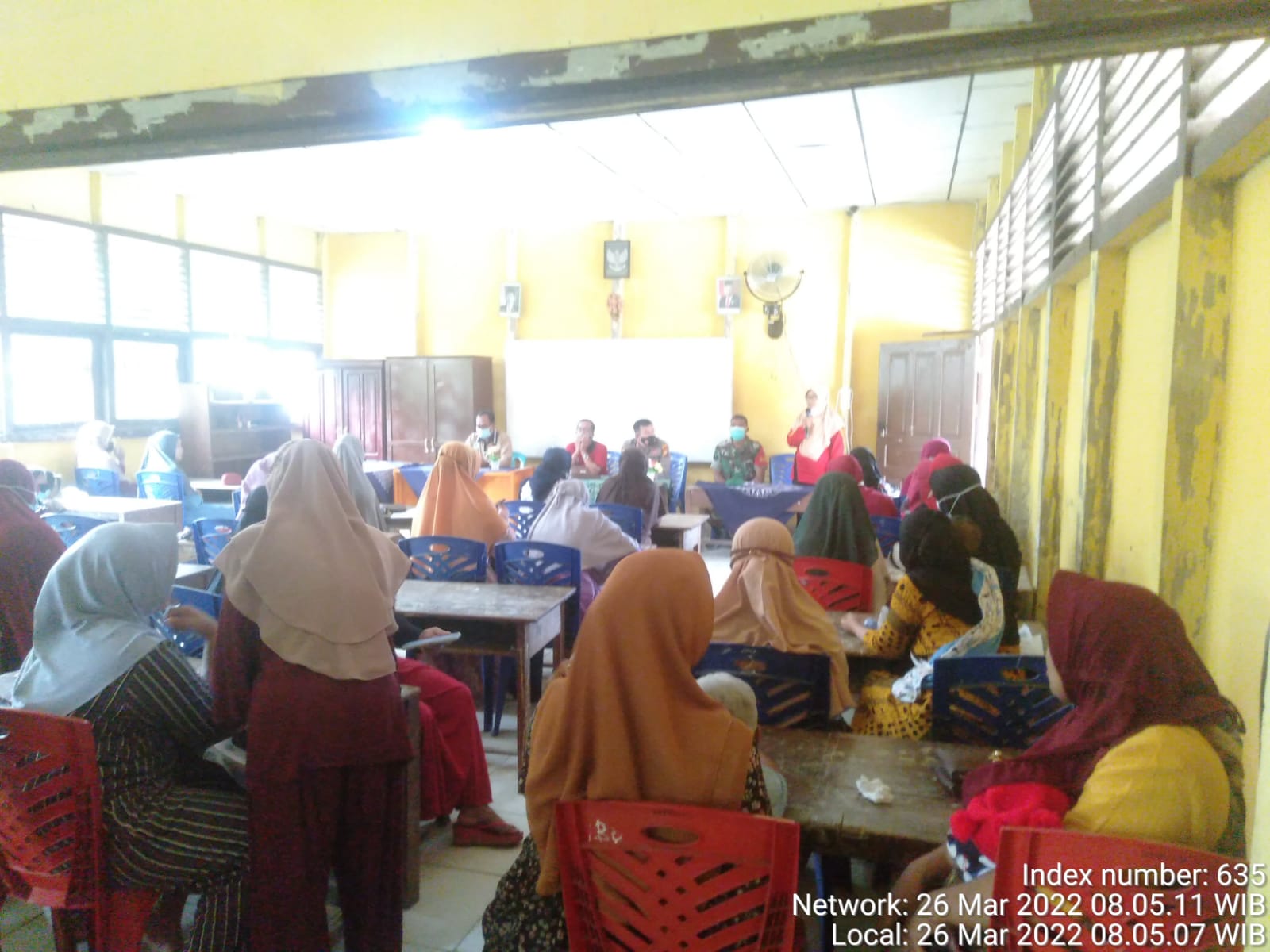 Danramil 09/Kemuning Sampaikan Pentingnya Vaksinasi untuk Anak-anak Pelajar di Keritang Hulu