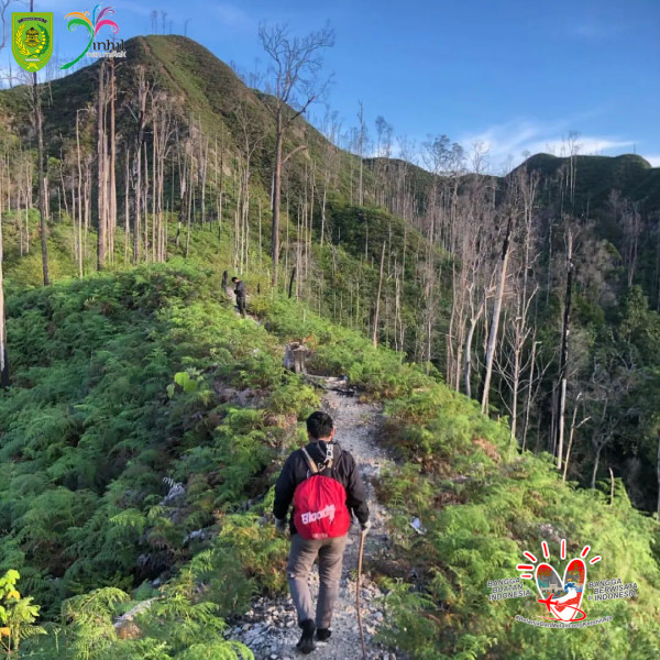 Pengunjung Asal Tembilahan Ini Terpukau Dengan Keindahan Alam Bukit Condong Nan Asri