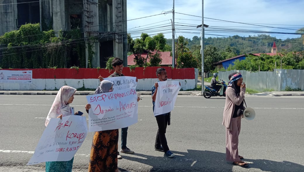 Begini Aksi Mahasiswa Respon Kunjungan Kapolri dan Panglima TNI di Ambon