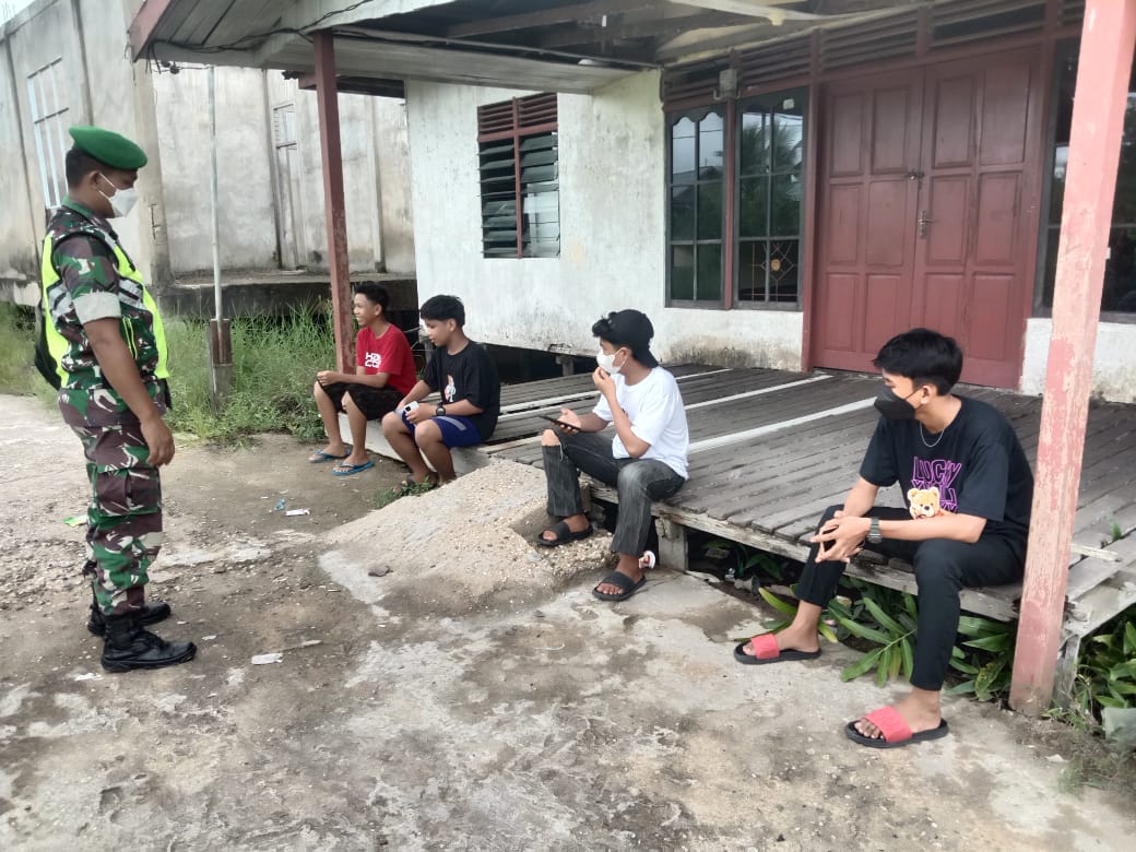 Serda Ronal Manalu Mensosialisasikan Penerapan Prokes di Beberapa Tempat Umum