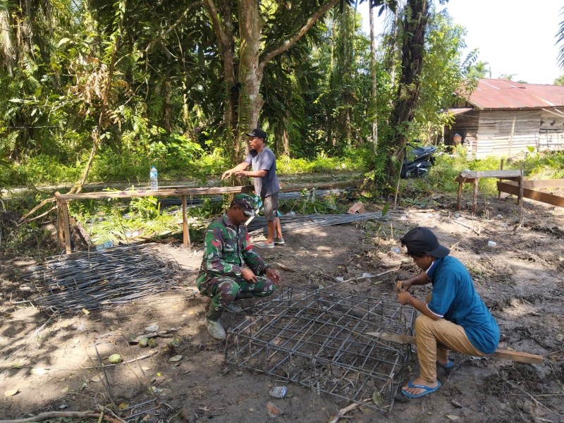 Gotong Royong di Sencalang, Koptu Setiawan: Kekompakan Warga Adalah Benteng Desa