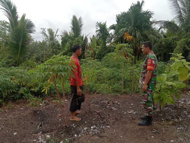 Cegah Kebakaran Bersama Babinsa Koramil 04/Kuindra