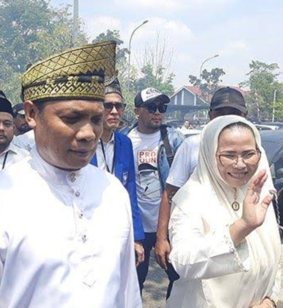 Muflihun-Ade Hartati Ibarat Biola dan Bow, Resmi Mendaftar Ke KPU Pekanbaru